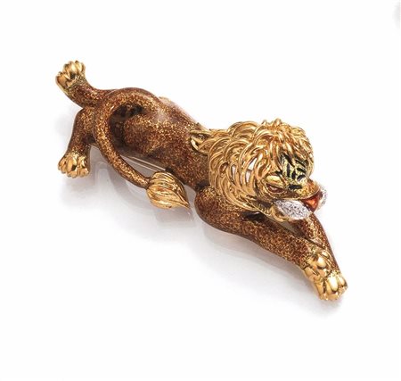 SPILLA IN ORO GIALLO, DIAMANTI E SMALTImodellata come un leone decorato da...