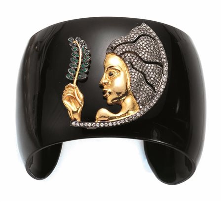 BRACCIALE IN BACHELITE NERA, ORO GIALLO, ARGENTO, SMERALDI E...