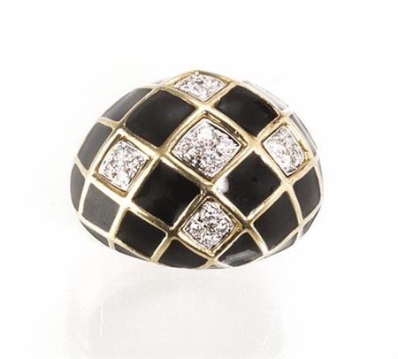 ANELLO, DAVID WEBB, IN ORO GIALLO, DIAMANTI E SMALTIa fascia bombata con pave...