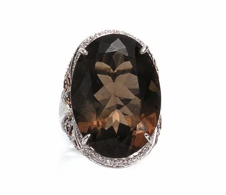 ANELLO IN ORO BIANCO, QUARZO FUME', CITRINI E DIAMANTIal centro un quarzo...