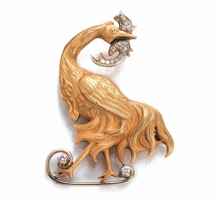 SPILLA IN ORO GIALLO E DIAMANTImodellata come un volatile in oro satinato in...