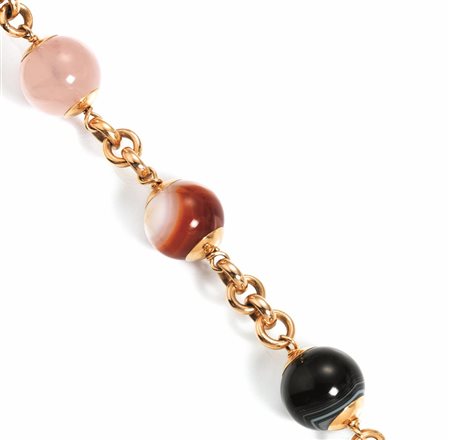 COLLANA IN ORO GIALLO, AGATA E QUARZO ROSArealizzata ad una fila di maglie...