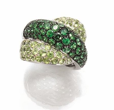 ANELLO, DAMIANI 'GOMITOLO', IN ORO BIANCO, TSAVORITI E PERIDOTIa fascia...