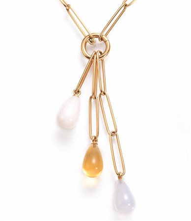 COLLANA IN ORO GIALLO, QUARZI E CALCEDONIrealizzata ad una fila di maglie...