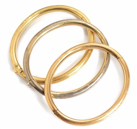 TRE BRACCIALI IN ORO GIALLO, ORO ROSA E ORO BIANCOciascuno realizzato ad...