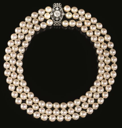 COLLANA IN ORO BIANCO, PERLE E DIAMANTIrealizzata a tre fili di perle...