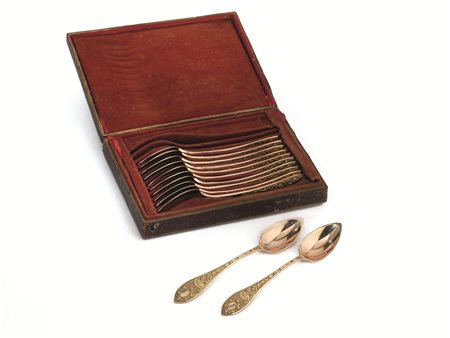 DODICI CUCCHIAINI DA TE&rsquo;, FRANCIA, SECOLO XIXin vermeil, manici...