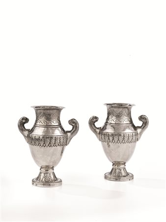 COPPIA DI VASETTI A URNA, NAPOLI, 1830 CIRCA, ARGENTIERE GIUSEPPE PESCE base...