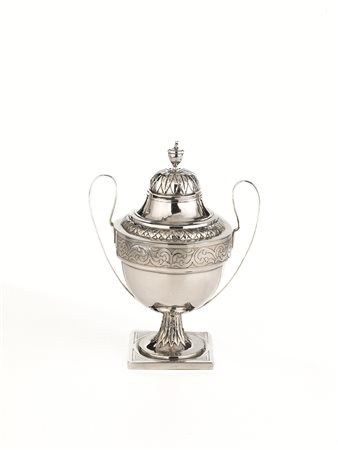 ZUCCHERIERA, TORINO, 1805-1810in argento, base quadrata, corpo ovoidale...