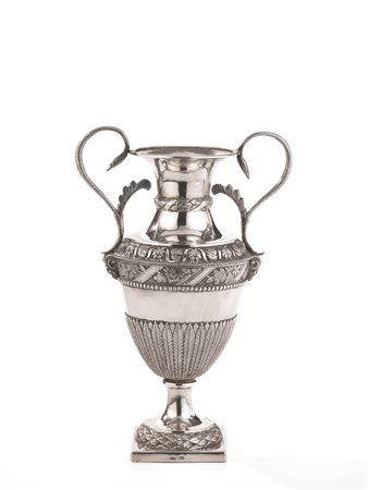 VASO BIANSATO, TOSCANA, PRIMA META' SECOLO XIXin argento, corpo ovoidale...