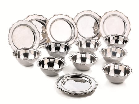 OTTO PIATTINI DA PANE E OTTO COPPETTE LAVADITA, SECOLO XXin argento con bordi...