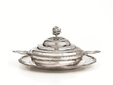 ECUELLE, MILANO, 1935-1940, BULGARIin argento sterling, due prese laterali...