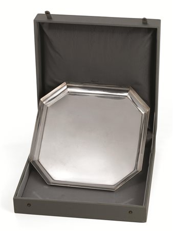 SALVER OTTAGONALE, DUBLINO, 1950in argento, di forma ottagonale, cm 30,5x30,...