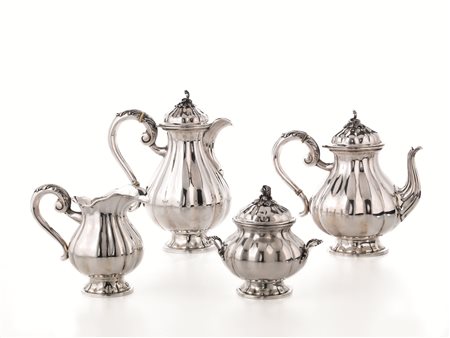 SERVITO DA TE&rsquo; E CAFFE&rsquo;, SECOLO XXin argento sbalzato, composto...