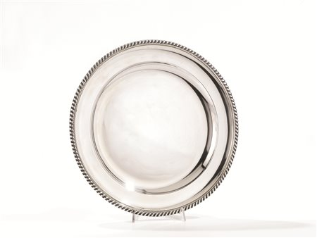 VASSOIO, SECOLO XX, ARGENTIERE SETTEPASSIdi forma circolare con bordo a...