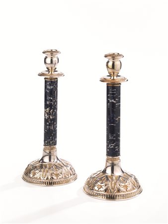 COPPIA DI CANDELIERI, MANIFATTURA FABERGE', SECOLO XXfusto in lapislazuli su...