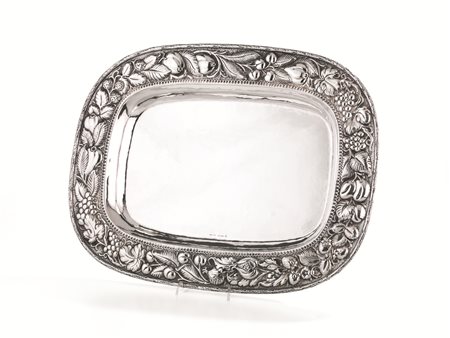 VASSOIO, FIRENZE, SECOLO XX, ARGENTIERE BRAGANTIdi forma rettangolare con...