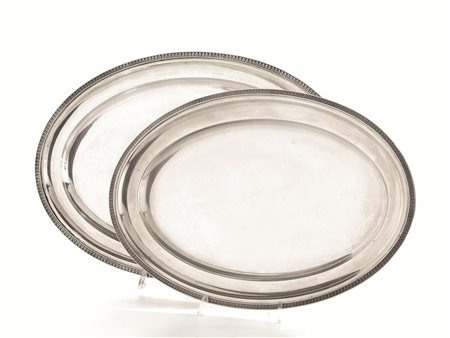 DUE VASSOI, SECOLO XX, in argento, di forma ovale, tesa decorata da foglie...