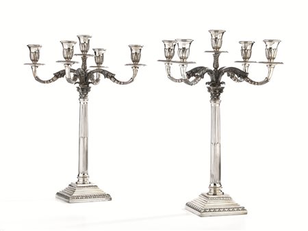 COPPIA DI CANDELABRI, SECOLO XX in argento, base quadrata gradinata, fusto a...