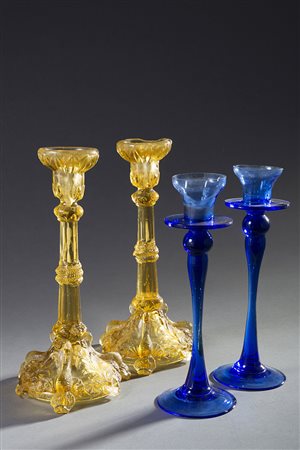 Manifatture diverse: lotto composto da due coppie di candelieri in vetro...