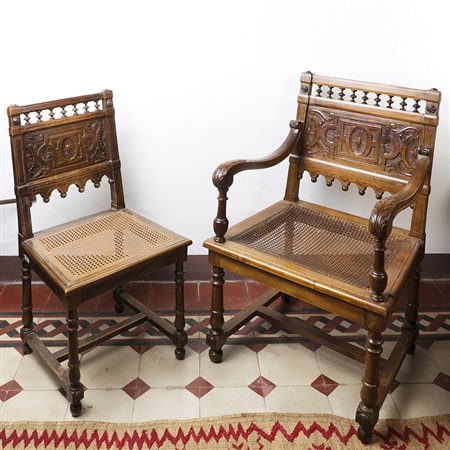 Fornitura per sala da pranzo composta da dieci sedie e due poltrone in noce...