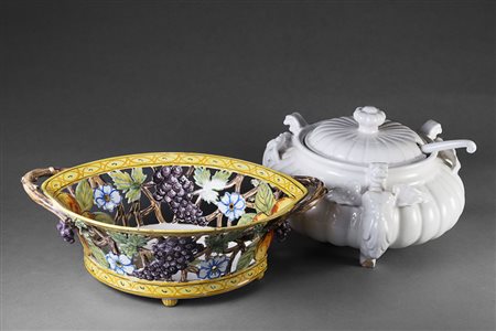 Lotto composto da una zuppiera con figure alate ed un cestino in ceramica...