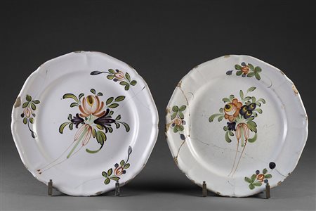 Manifattura francese del sec. XVIII-XIX Coppia di piatti in terraglia...