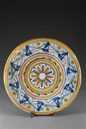 Manifattura Montelupo del sec. XVI-XVII Piatto in terraglia policroma con...