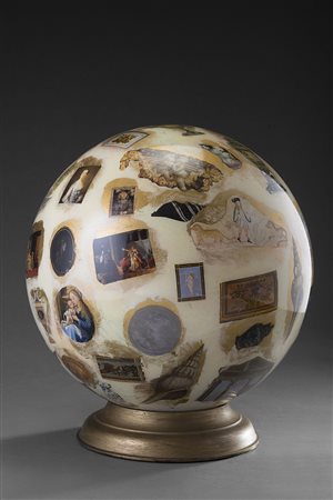 Elemento decorativo di forma sferica in vetro soffiato decorato a decoupage a...