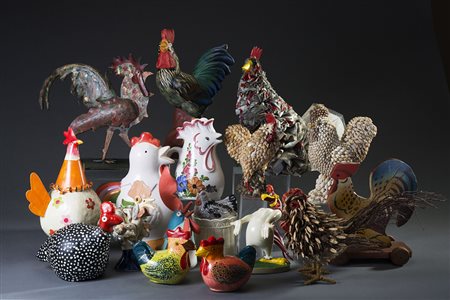 Lotto composto da diciassette galli di forma, uso e materiale diverso...