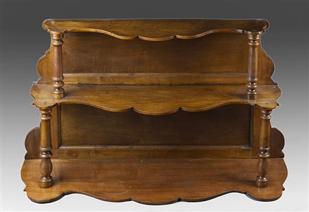 Etagere pensile a tre ripiani sagomati con montanti torniti. Sec. XIX...