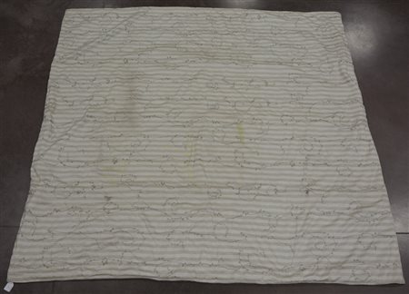 Piumino matrimoniale in seta ricamato, foderato e imbottito. Sec. XX...