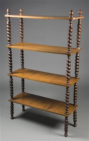 Etagère a quattro ripiani con montanti a torciglione terminanti con pinnacoli...