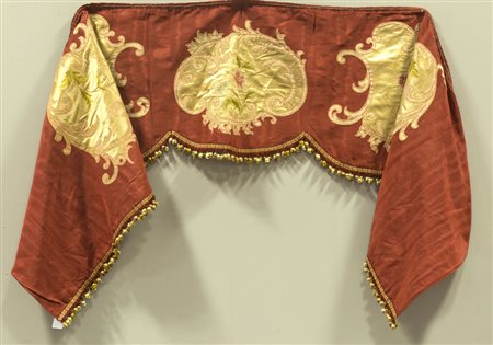 Mantovana moirè con inserti applicati a fiori Sec. XX (260x60cm) Moiré...