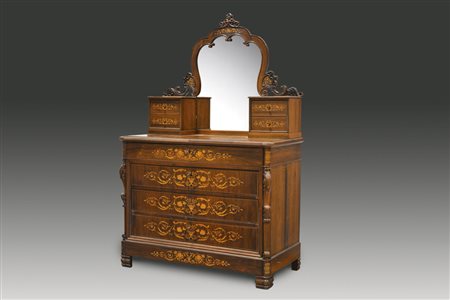 Comò con alzata a specchio scolpita e traforata a quattro cassettini...
