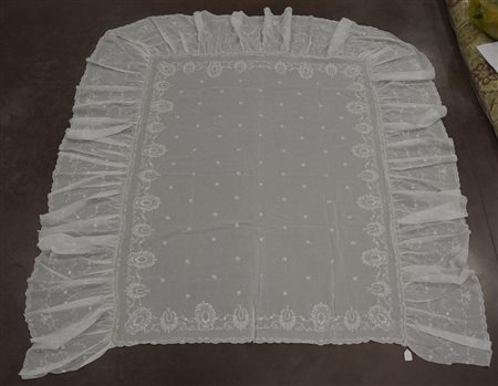 Copriletto bianco in bisso di lino ricamato (cm170x223) più volant (cm 50)...