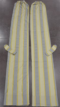 Lotto composto da un paio di tende foderate, misto seta, fantasia a righe...