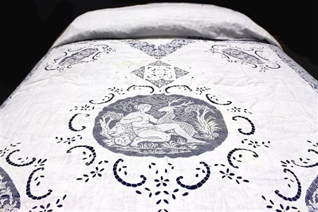 Copriletto matromoniale con ricami e inserti in filet decorato con ovale...