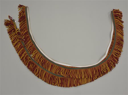 Una frangia da tappezzeria nei colori bordeaux e giallo oro (cm 870) Tapestry...