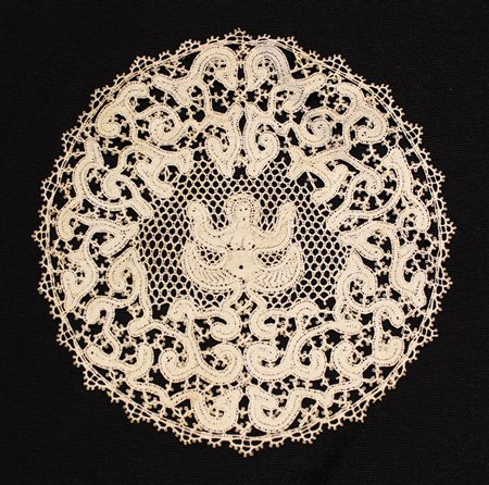 Lotto composto da nove centri punto Milano con figura di dea del mare al...