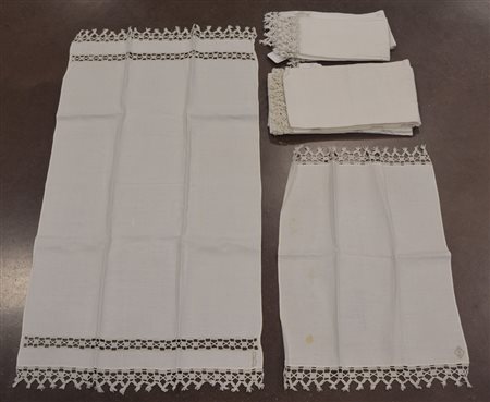 Lotto composto da cinque salviette grandi e sei salviette piccole con...