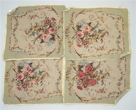 Lotto composto da quattro rivestimenti per sedie in piccolo punto con fine...