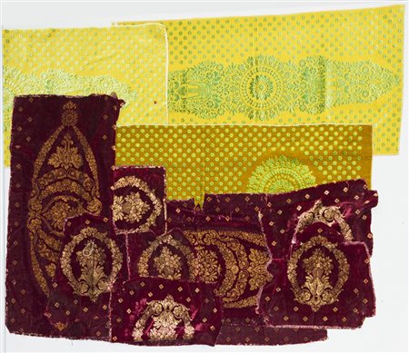 Lotto composto da dieci frammenti per rivestimento di panchette e sedie in...