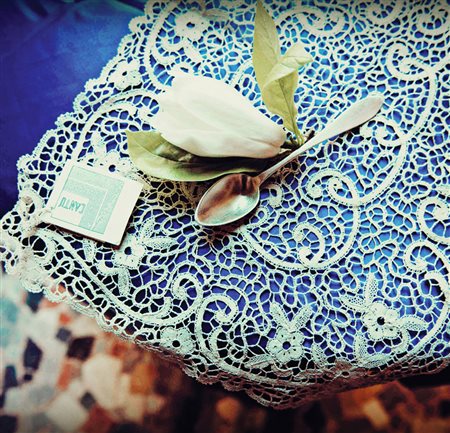 Lotto composto da tre centri Cantù: una coppia di centri di forma...