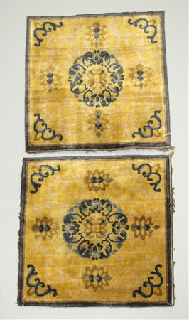 Due copri sedile di monaco annodati a mano in lana, Cina inzio sec. XX...