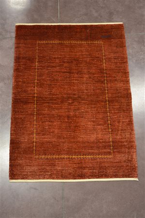 Tappeto Gabbeh Persia sec. XX piccoli disegni geometrici su fondo rosso (cm...