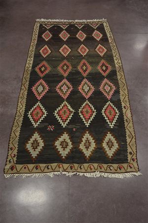 Kilim Karabagh, Caucaso sec. XX disegno a rombi policromi su fondo marrone...