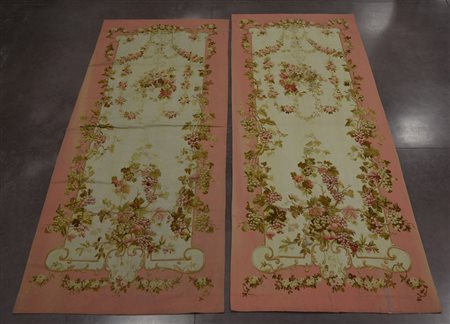 Coppia di Entrefenêtres Francia inizio sec. XX decoro floreale su fondo beige...