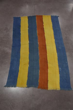 Tenda Karaman Anatolia sec. XX, a fasce policrome cucite (cm 270x170)...