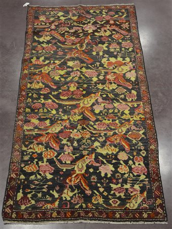 Tappeto Karabagh sec. XX disegno d'ispirazione francese policromo su fondo...